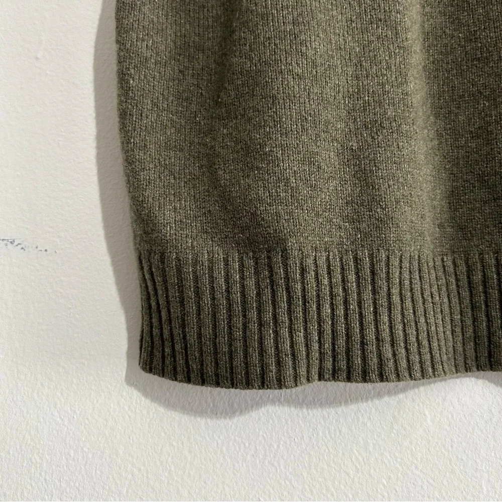 VTG Banana Republic Luxury Blend Green Sweater Vest Wool Angora Cashmere Preppy